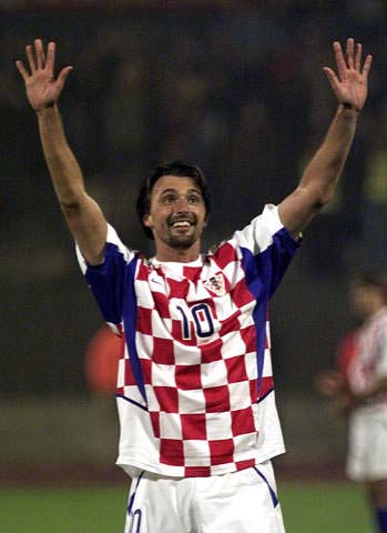 篮球篮网队内气氛紧张，管理层介入协调