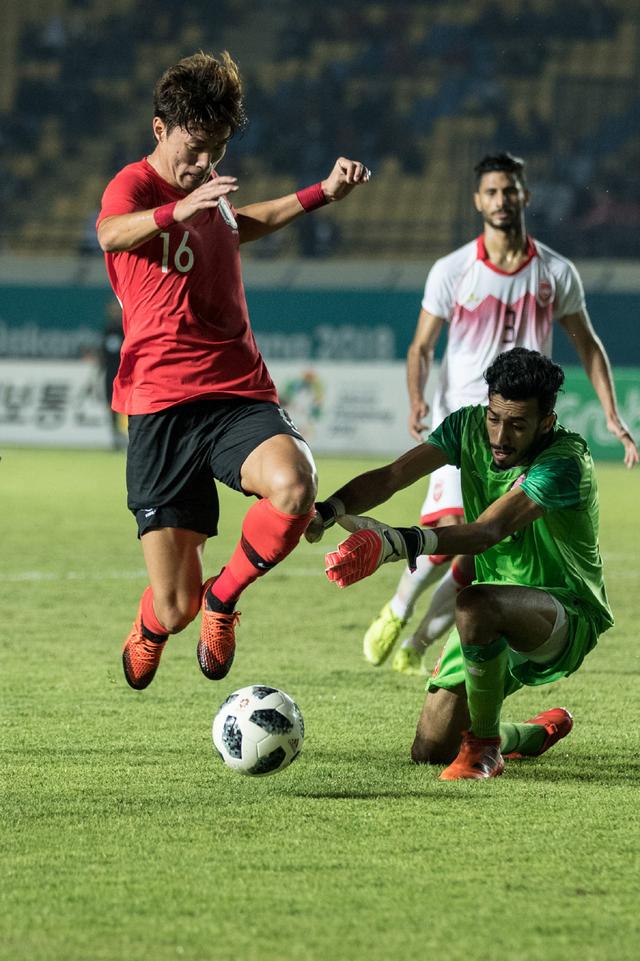 罗马诺：切尔西认为埃斯特旺是完美签约，愿笑着支付浮动条款