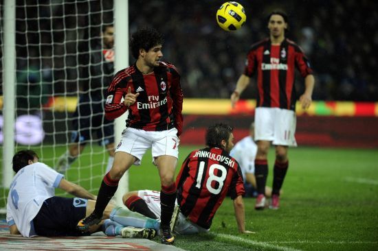 杜兰特连续得分，全队士气高涨