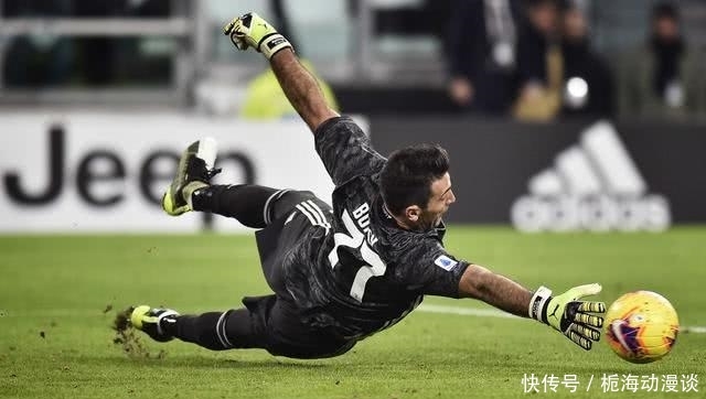 FM26逆天Bug，外场球员“闪现”至门前挡出对方主罚的点球