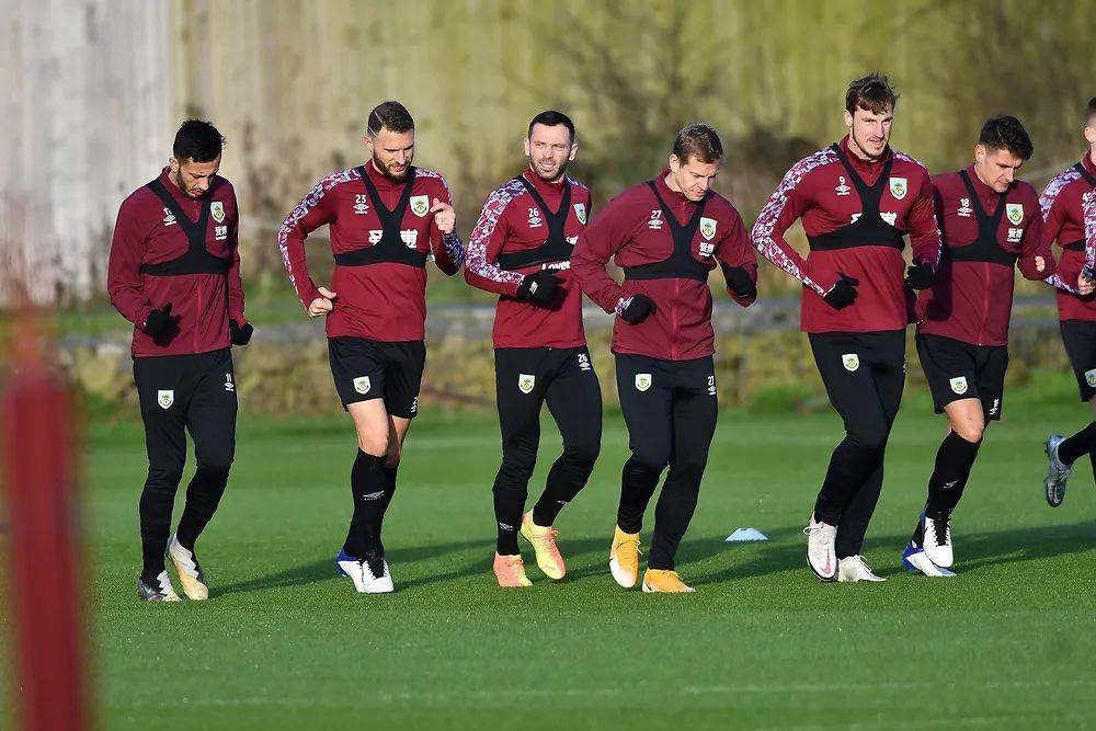 理疗师：DV9的伤和丁丁、卢卡库类似，可能需要3到5个月恢复