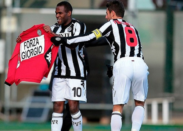 曼联防线稳固零封曼城德比胜利